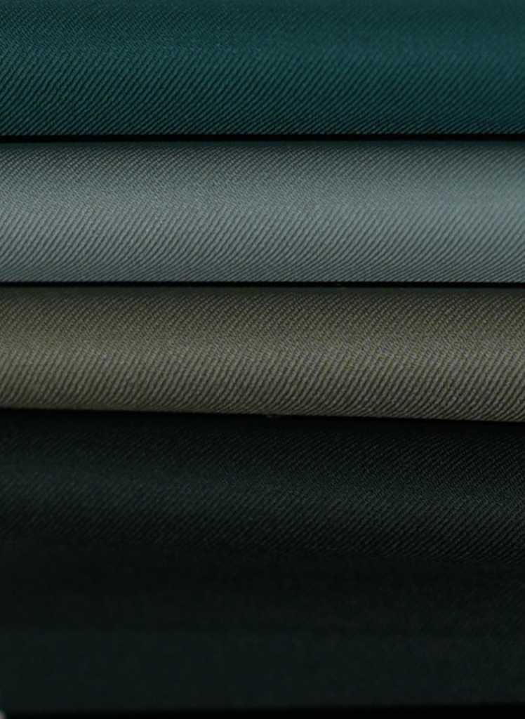 Tissus verts, gris et bleus pour costume sur mesure et mariage